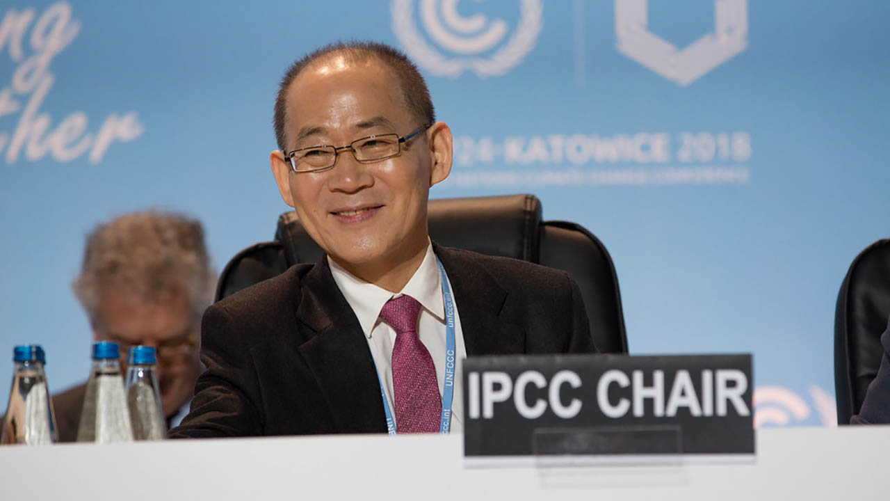 "Mr. Hoesung Lee, Chair of the Intergovernmental Panel on Climate Change" by UNclimatechange is marked with CC BY-NC-SA 2.0.